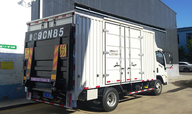 頂梁柱(zhu)汽車升降尾(wěi)闆優點分析(xī)