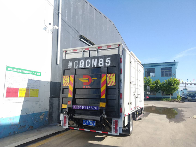 2.0T懸臂式汽車(chē)尾闆