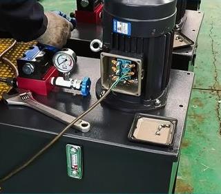 國(guo)立液壓，重注安(an)全生産意識，用(yong)心生産