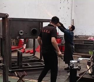 國立液壓(yā)，不斷提高技術(shu)，打造新産品。